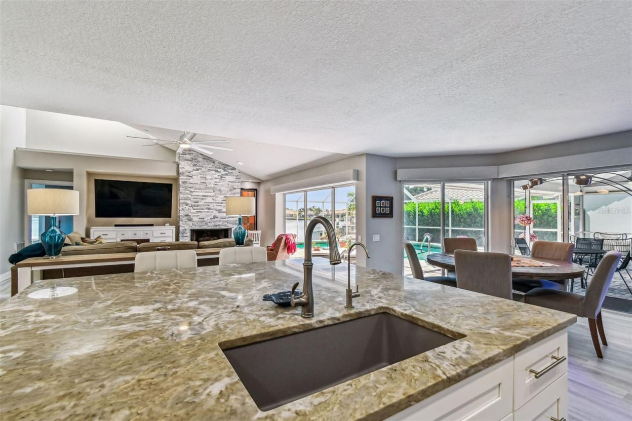 4918 E Longboat Boulevard, Tampa, FL 33615 Photo