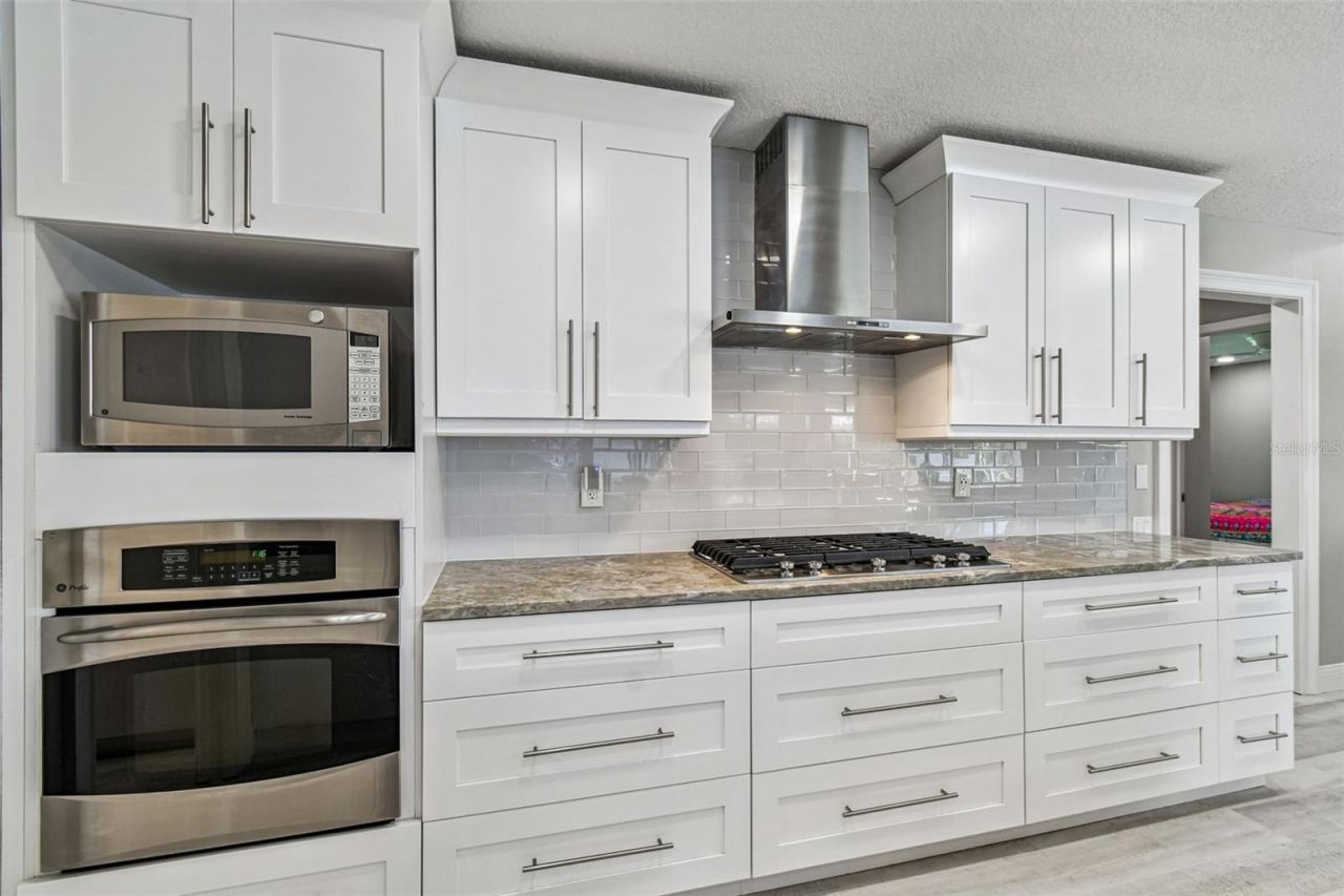 4918 E Longboat Boulevard, Tampa, FL 33615 Photo