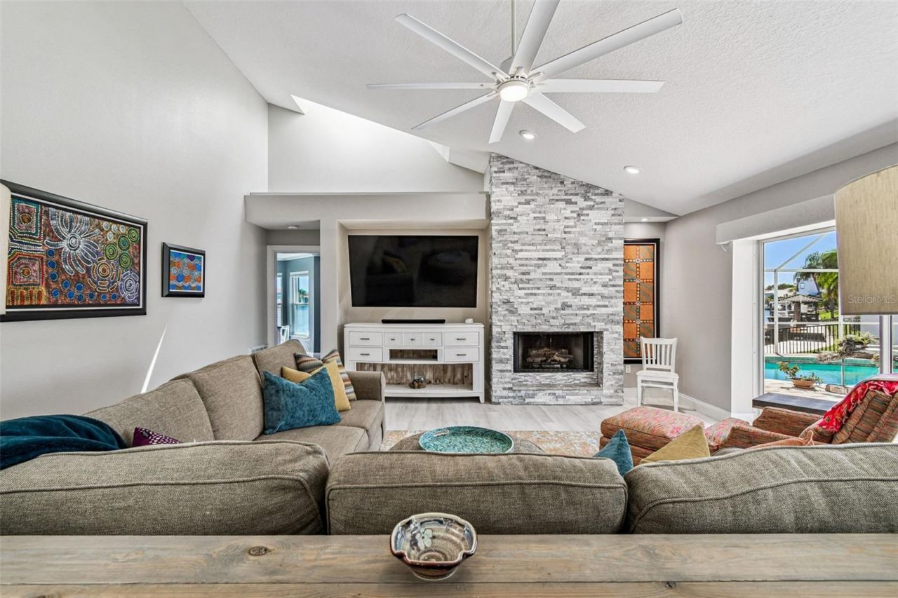 4918 E Longboat Boulevard, Tampa, FL 33615 Photo