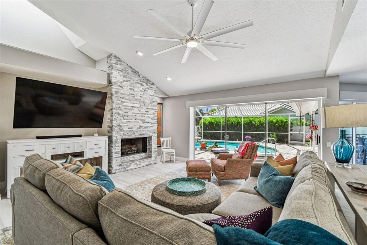 4918 E Longboat Boulevard, Tampa, FL 33615 Photo