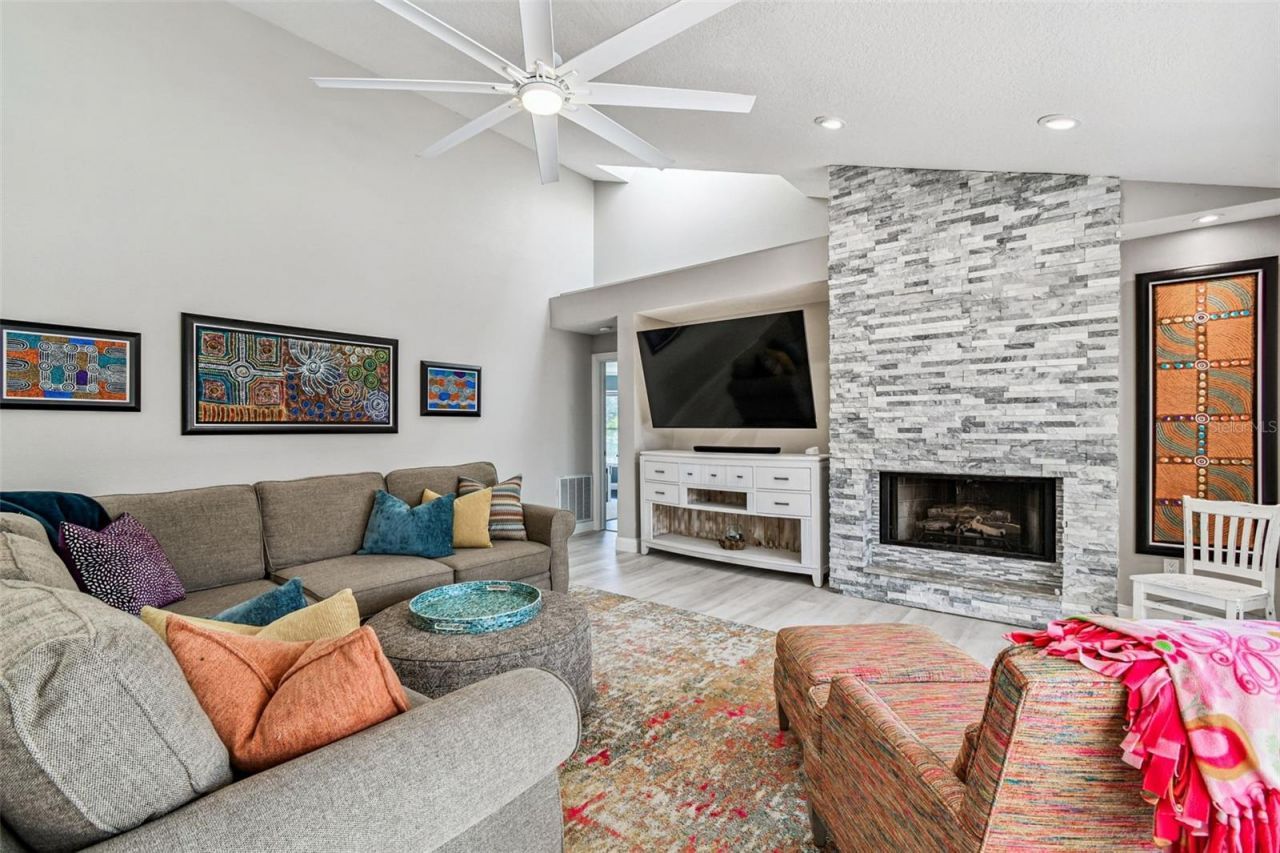 4918 E Longboat Boulevard, Tampa, FL 33615 Photo