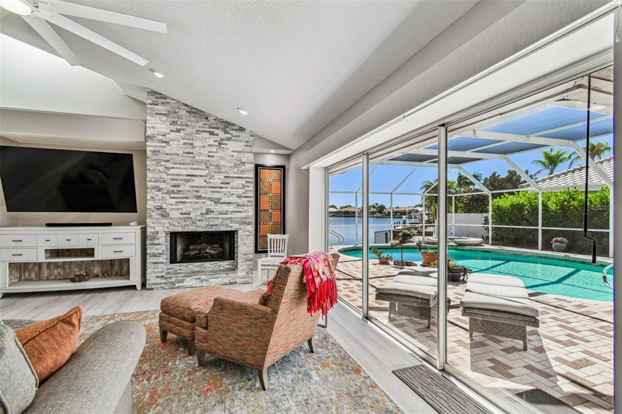 4918 E Longboat Boulevard, Tampa, FL 33615 Photo