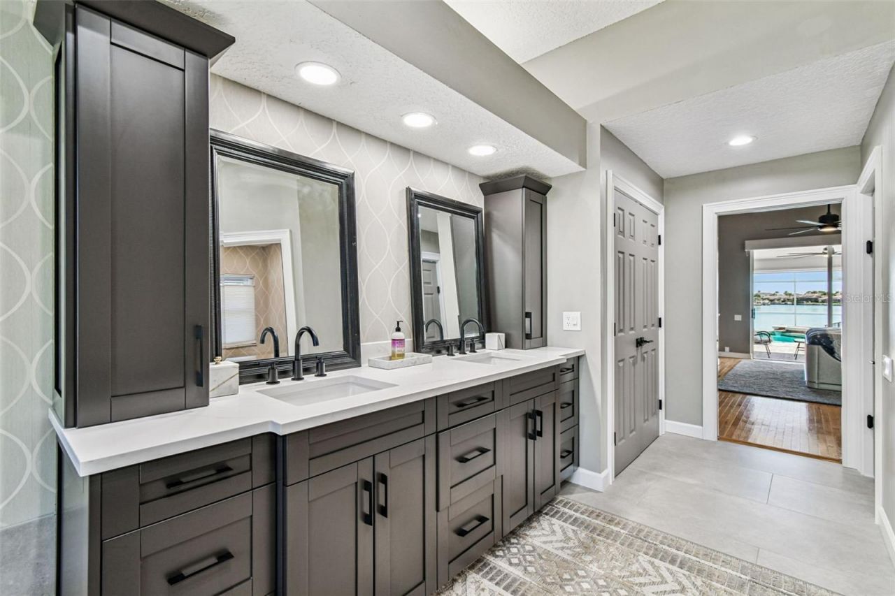 4918 E Longboat Boulevard, Tampa, FL 33615 Photo