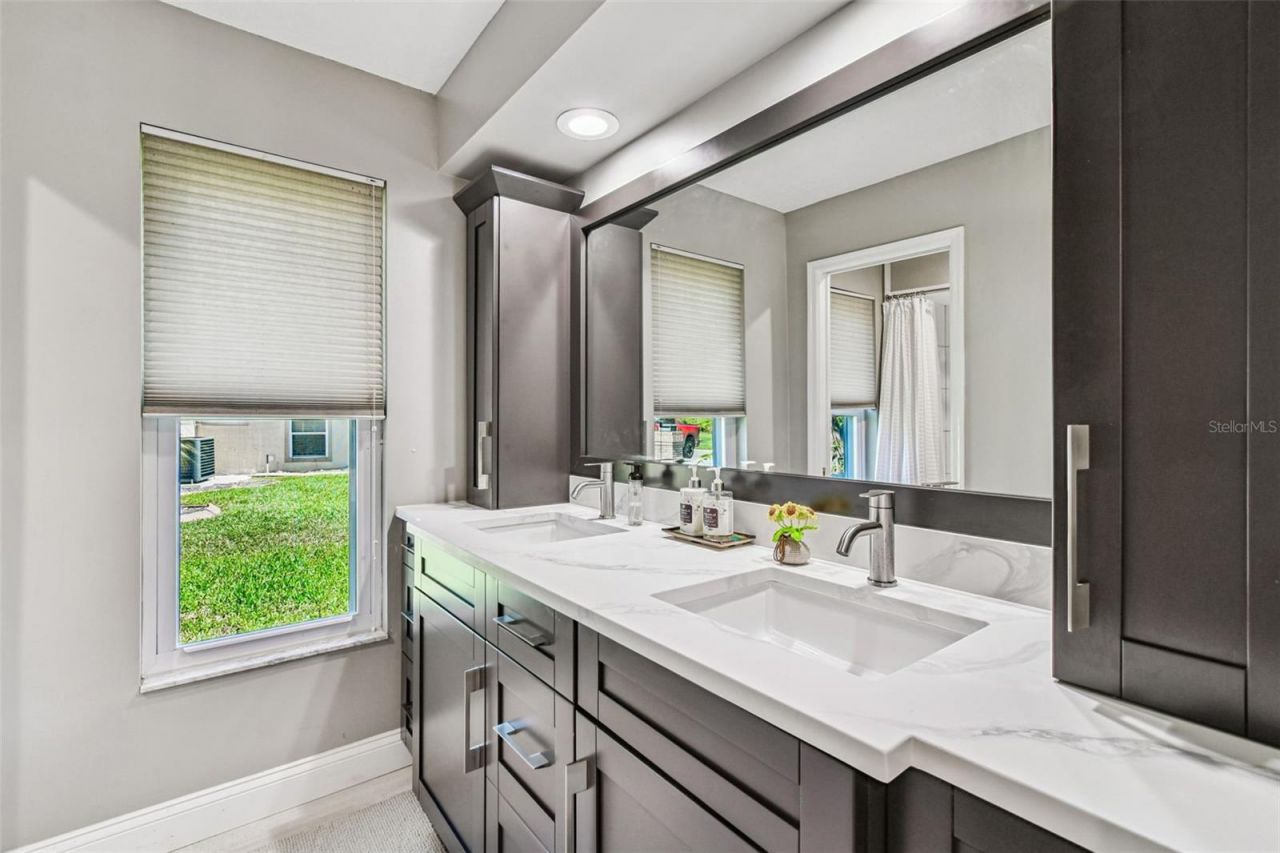 4918 E Longboat Boulevard, Tampa, FL 33615 Photo