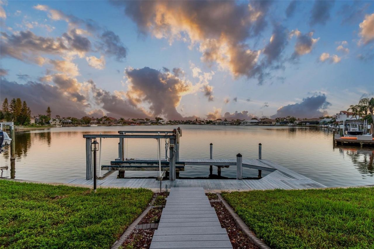 4918 E Longboat Boulevard, Tampa, FL 33615 Photo