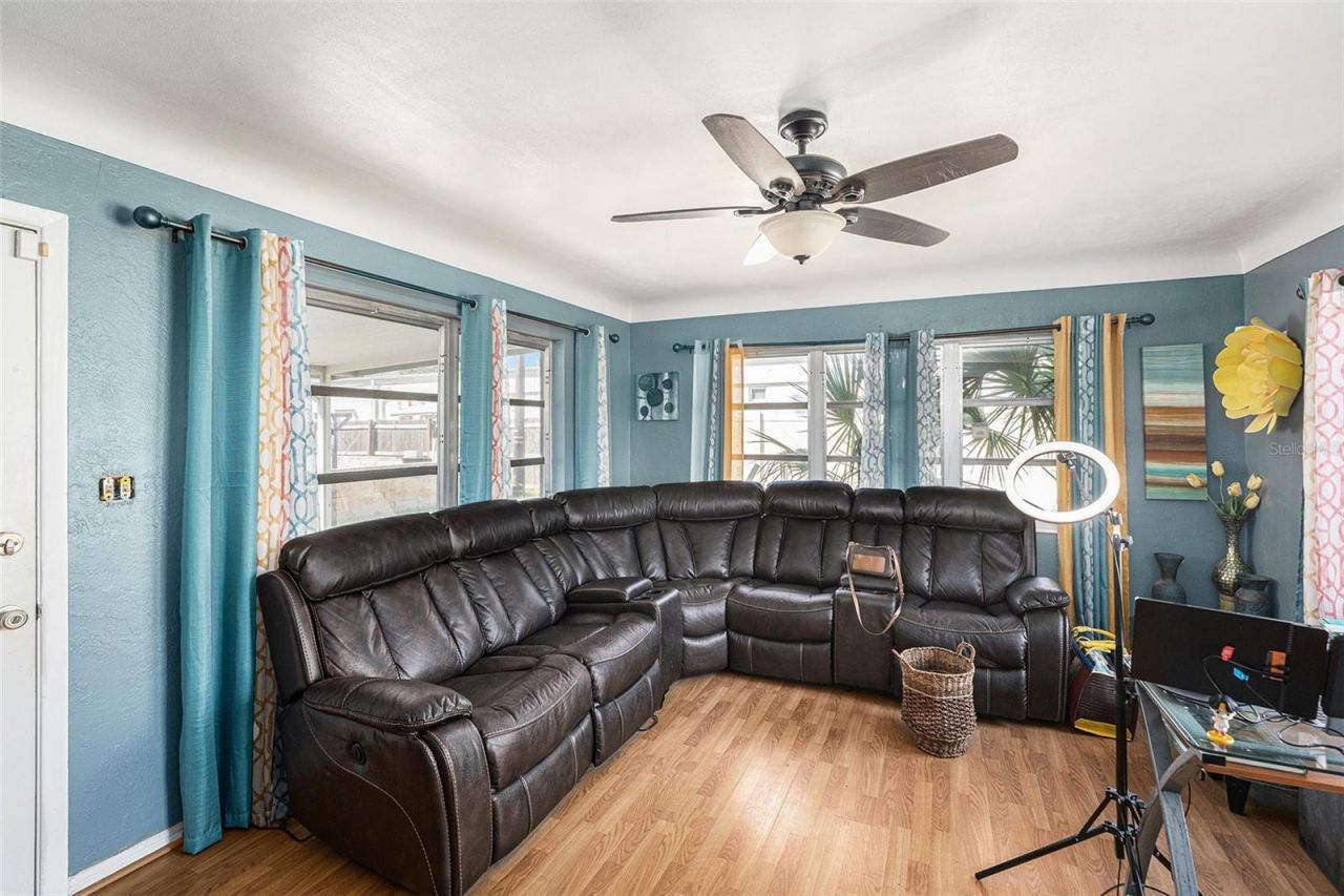 1175 62nd Place S, Saint Petersburg, FL 33705 Photo