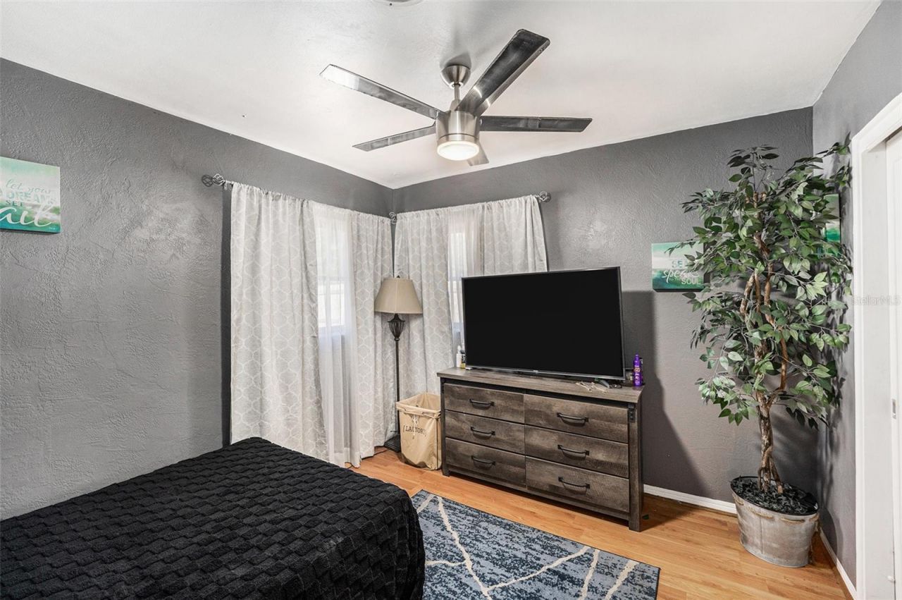 1175 62nd Place S, Saint Petersburg, FL 33705 Photo