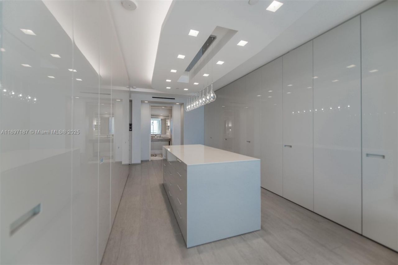 16047 Collins Ave, Unit 3204, Sunny Isles Beach, FL 33160 Photo