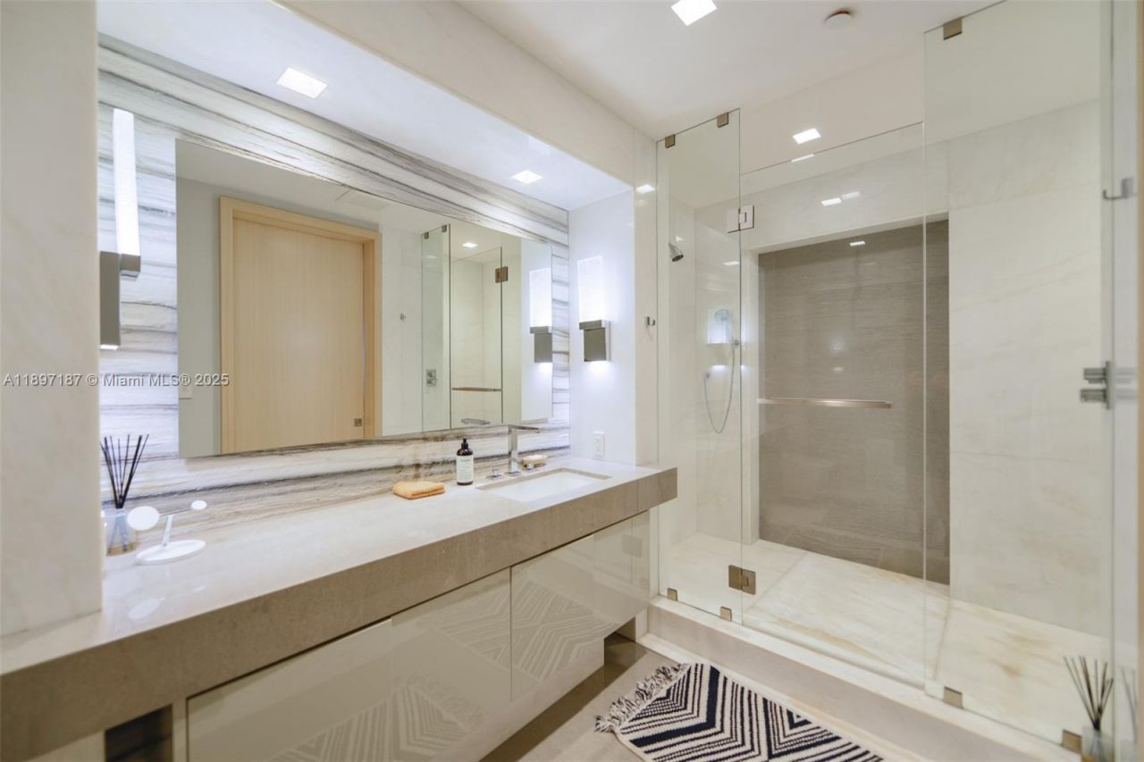 16047 Collins Ave, Unit 3204, Sunny Isles Beach, FL 33160 Photo