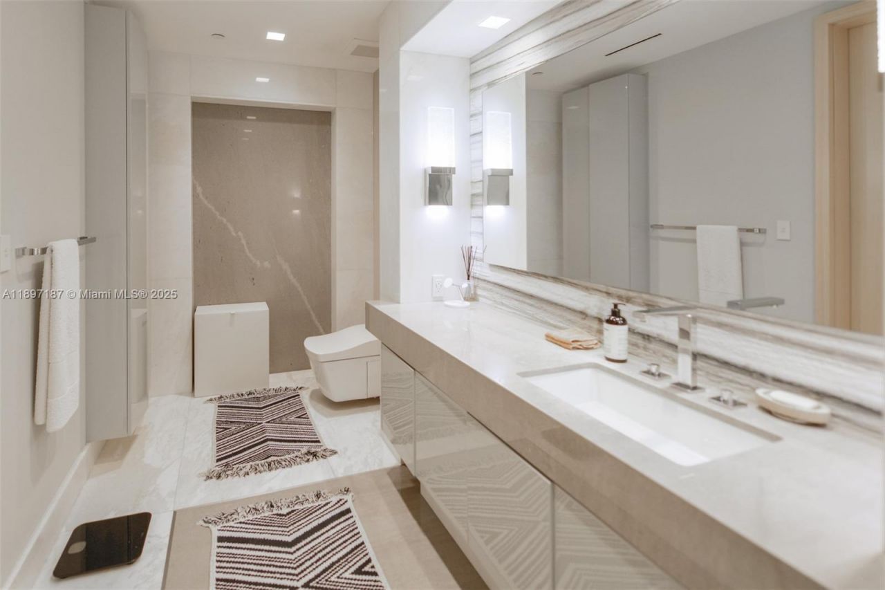 16047 Collins Ave, Unit 3204, Sunny Isles Beach, FL 33160 Photo