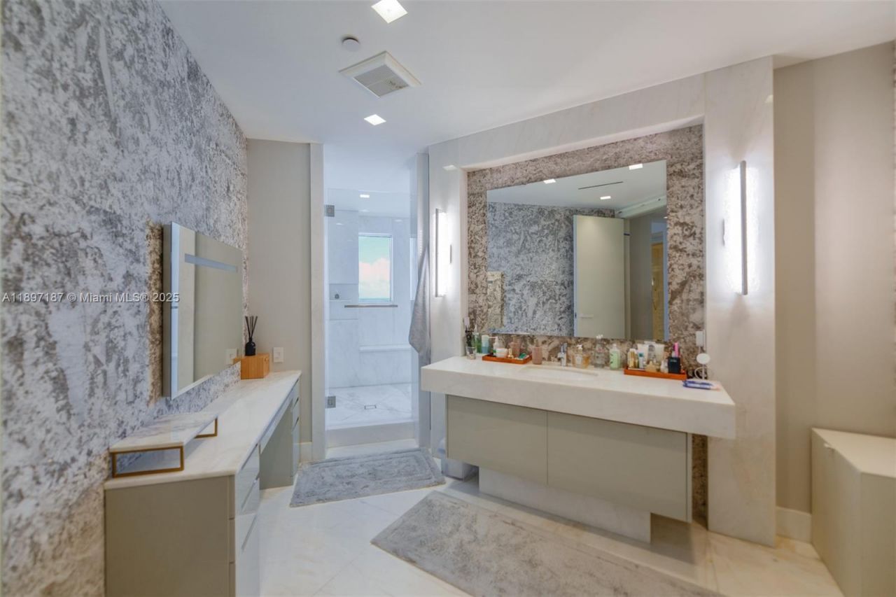 16047 Collins Ave, Unit 3204, Sunny Isles Beach, FL 33160 Photo