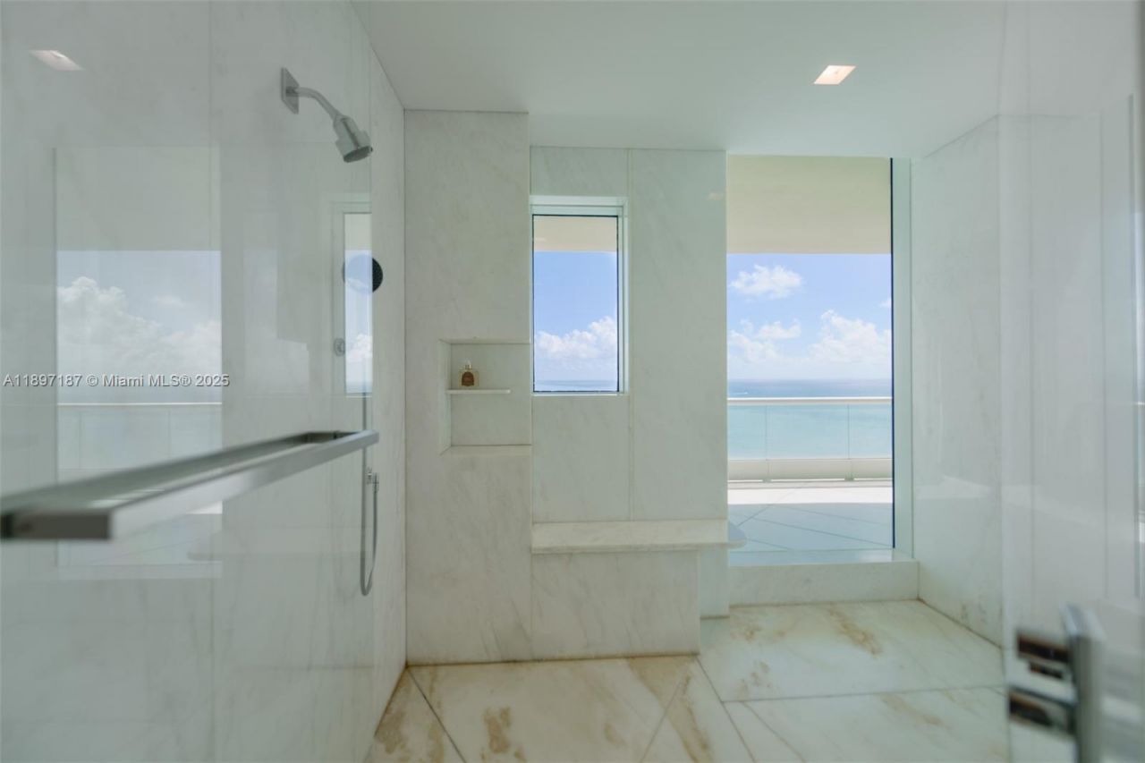 16047 Collins Ave, Unit 3204, Sunny Isles Beach, FL 33160 Photo