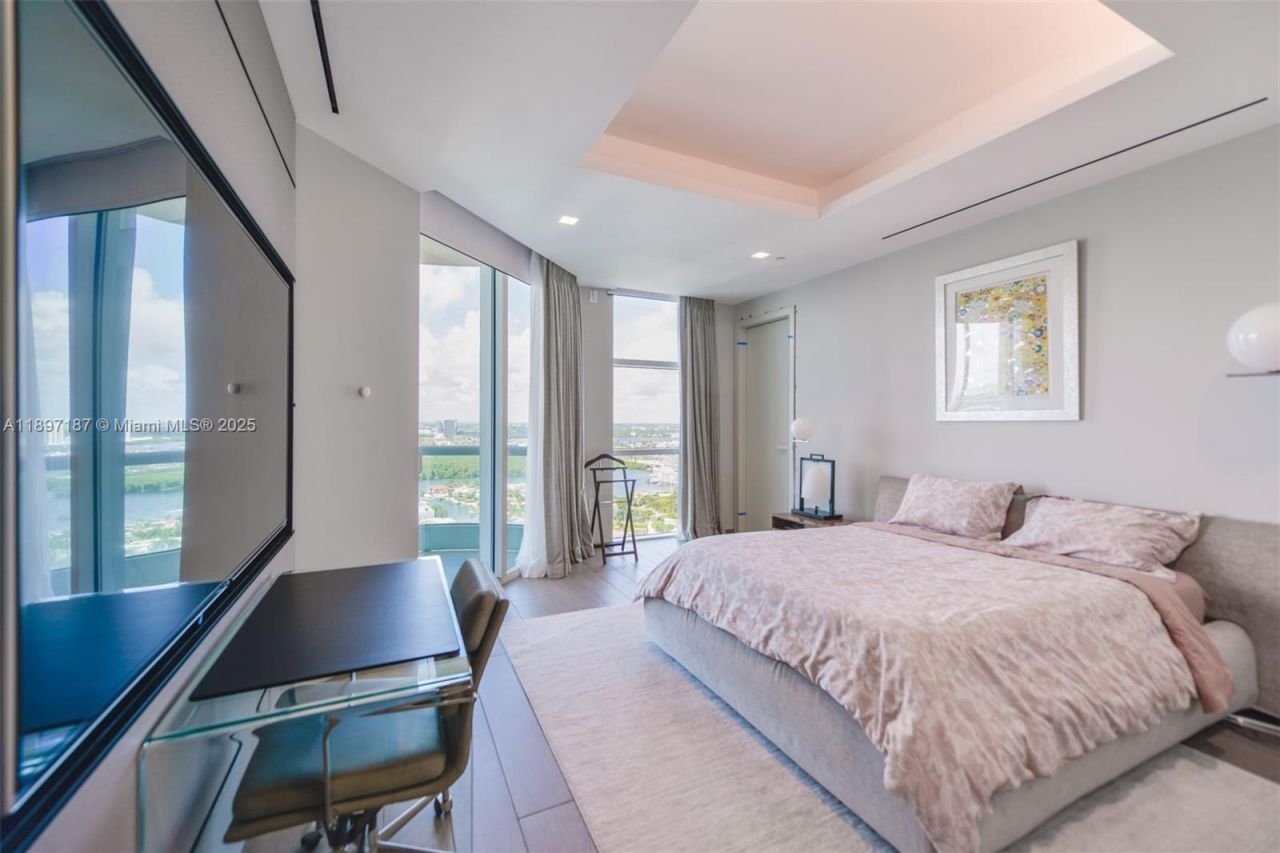 16047 Collins Ave, Unit 3204, Sunny Isles Beach, FL 33160 Photo