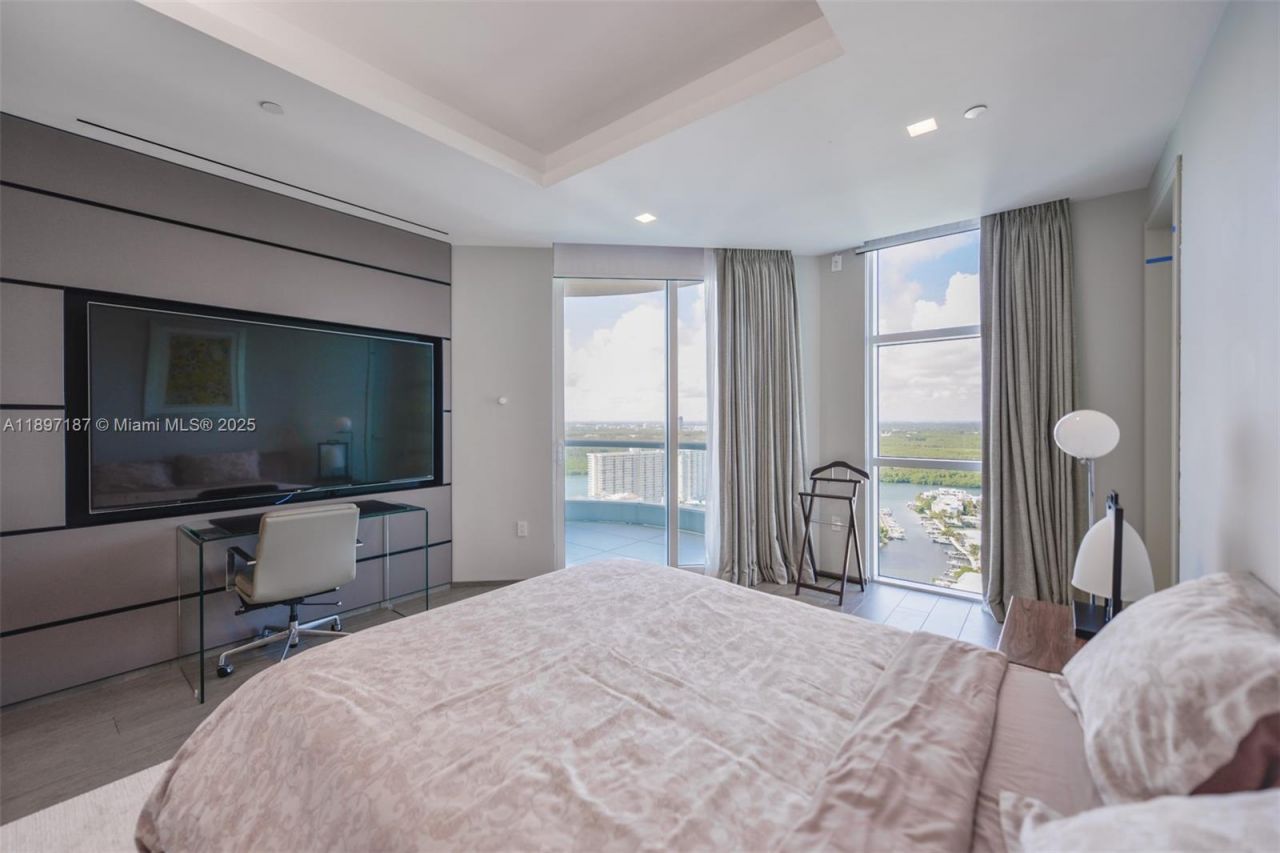 16047 Collins Ave, Unit 3204, Sunny Isles Beach, FL 33160 Photo