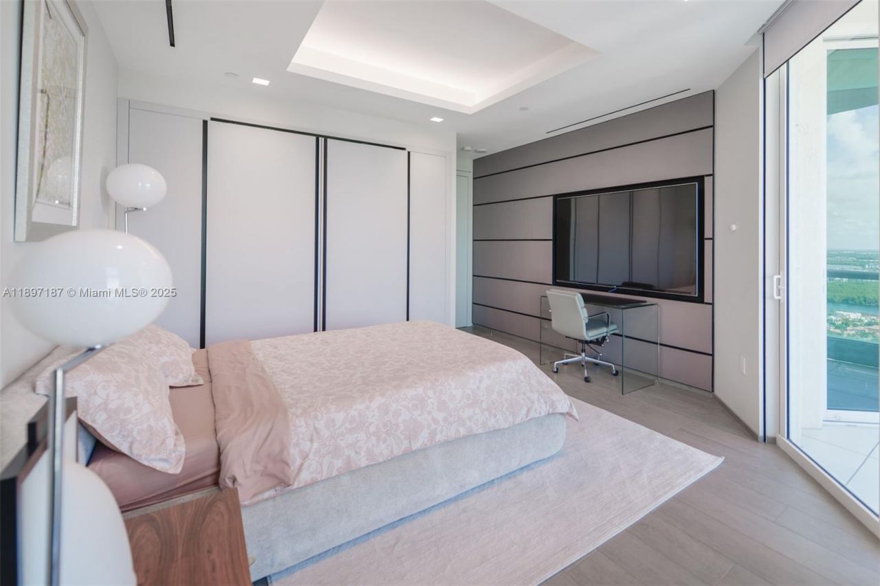 16047 Collins Ave, Unit 3204, Sunny Isles Beach, FL 33160 Photo