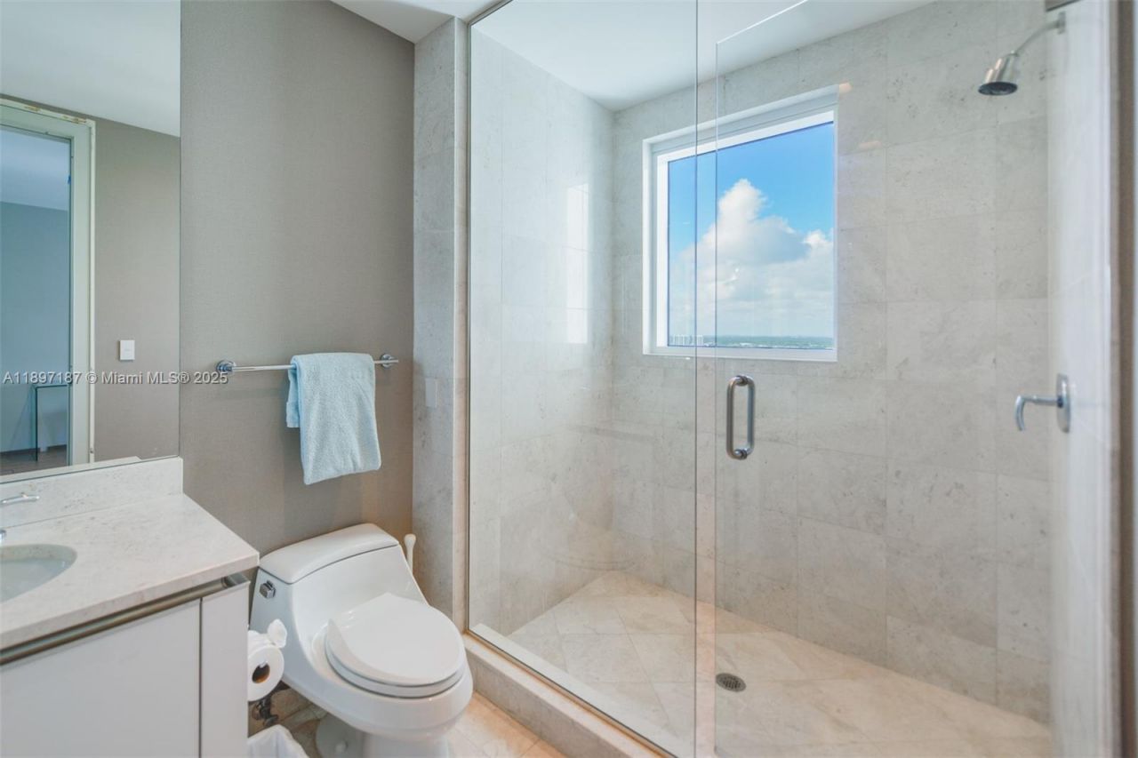 16047 Collins Ave, Unit 3204, Sunny Isles Beach, FL 33160 Photo