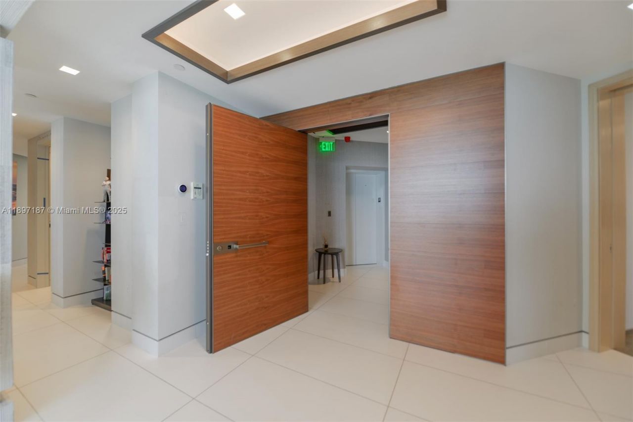 16047 Collins Ave, Unit 3204, Sunny Isles Beach, FL 33160 Photo