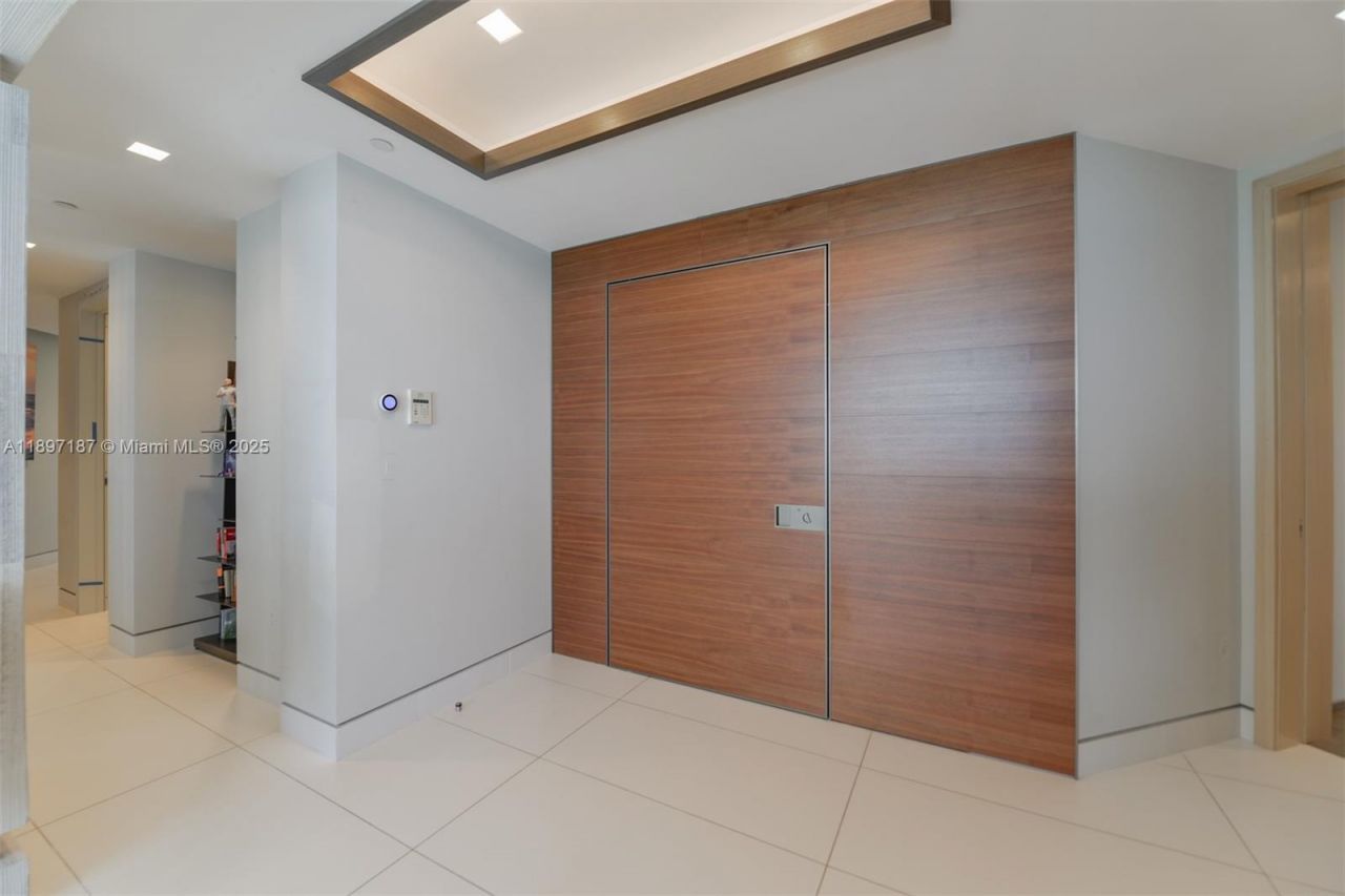 16047 Collins Ave, Unit 3204, Sunny Isles Beach, FL 33160 Photo