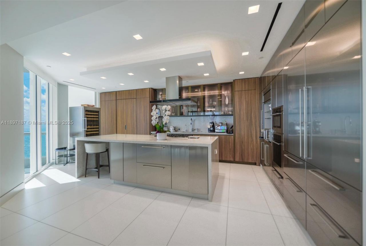 16047 Collins Ave, Unit 3204, Sunny Isles Beach, FL 33160 Photo