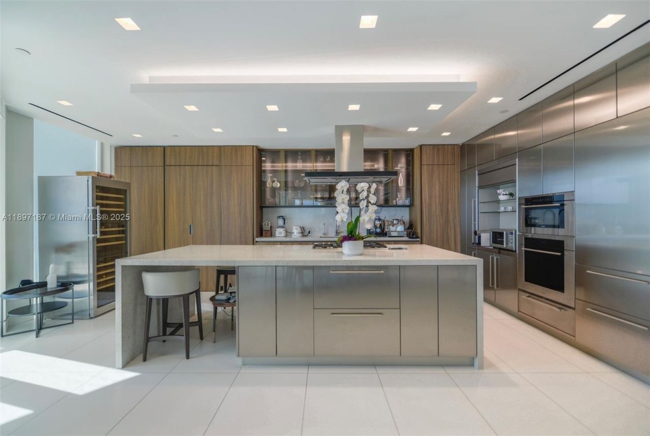 16047 Collins Ave, Unit 3204, Sunny Isles Beach, FL 33160 Photo