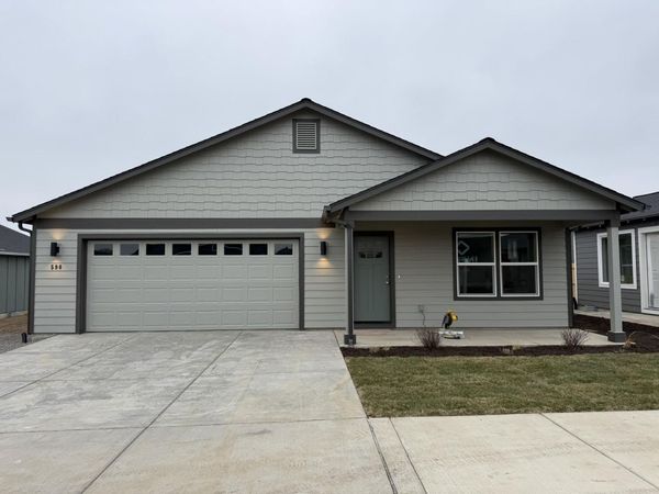 590 NE Arnold Street, Unit 183, Madras, OR 97741