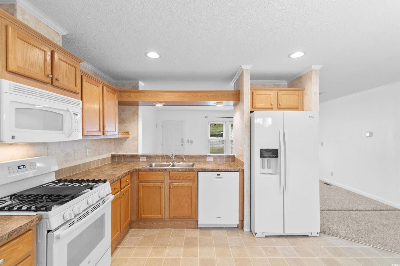 1040 Palm Dr. Photo 11