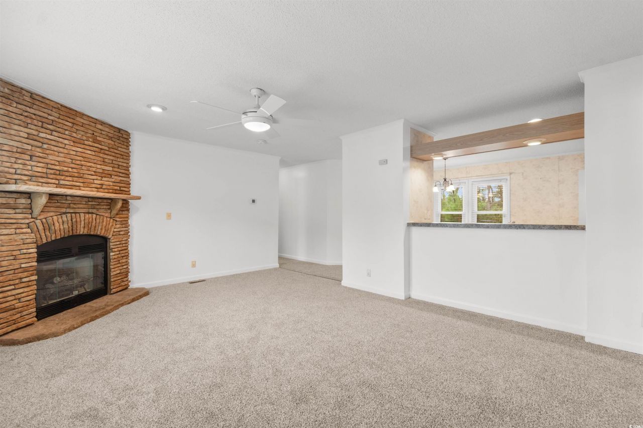 1040 Palm Dr. Photo 6