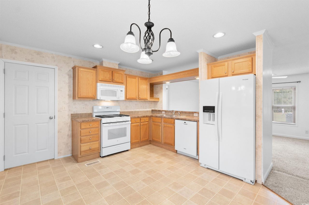 1040 Palm Dr. Photo 9