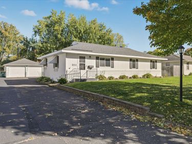 2212 55th Avenue N, Brooklyn Center, MN 55430