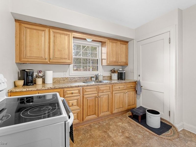 203 Glamorgan Street, Alliance, OH 44601 Photo 11