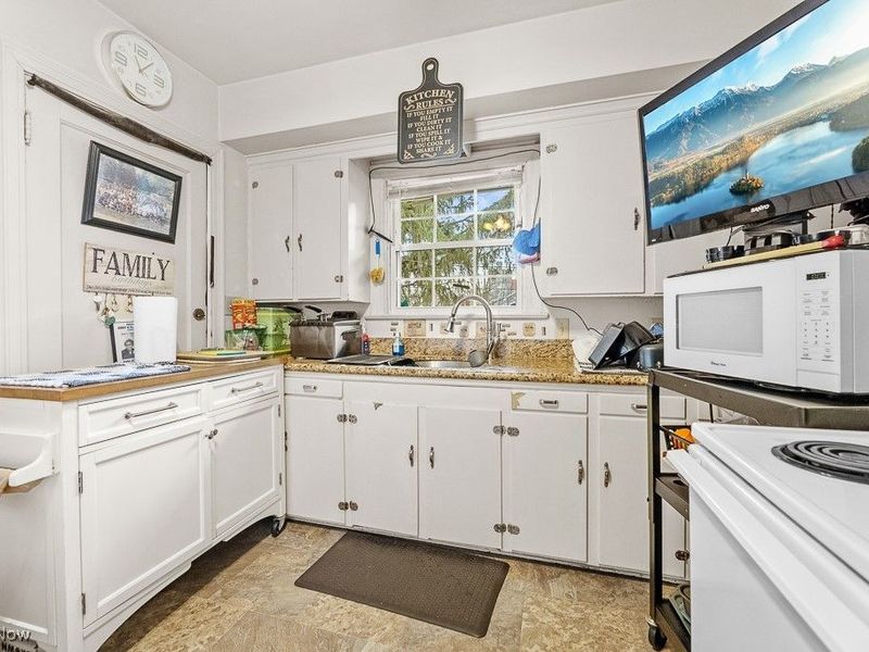 203 Glamorgan Street, Alliance, OH 44601 Photo 17