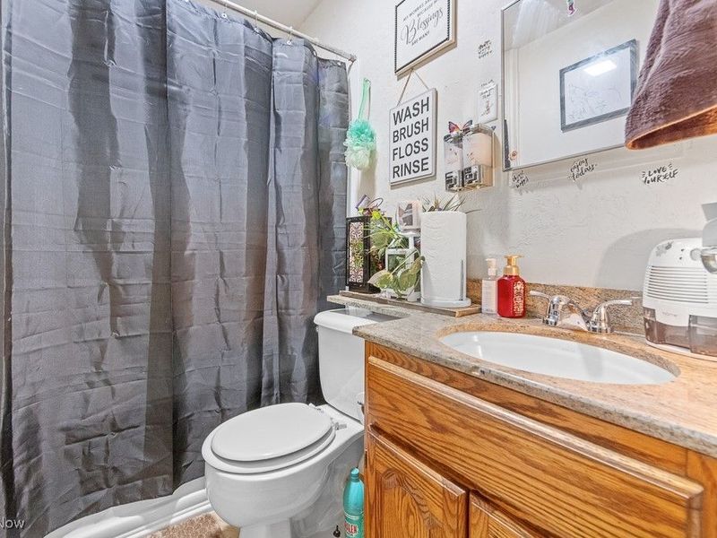 203 Glamorgan Street, Alliance, OH 44601 Photo 8