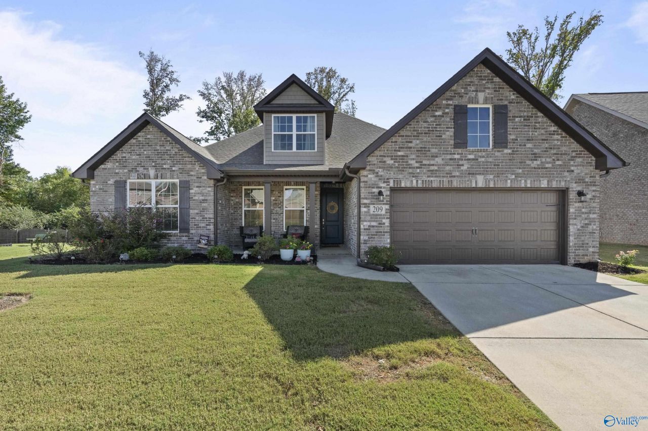 209 Dustin Lane Nw, Madison, AL 35757 Main Photo