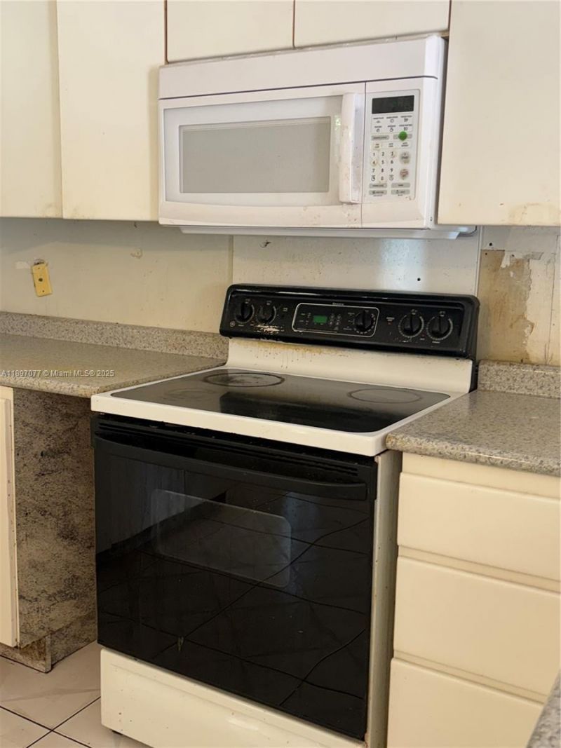 6261 SW 6th St, Miami, FL 33144 Photo