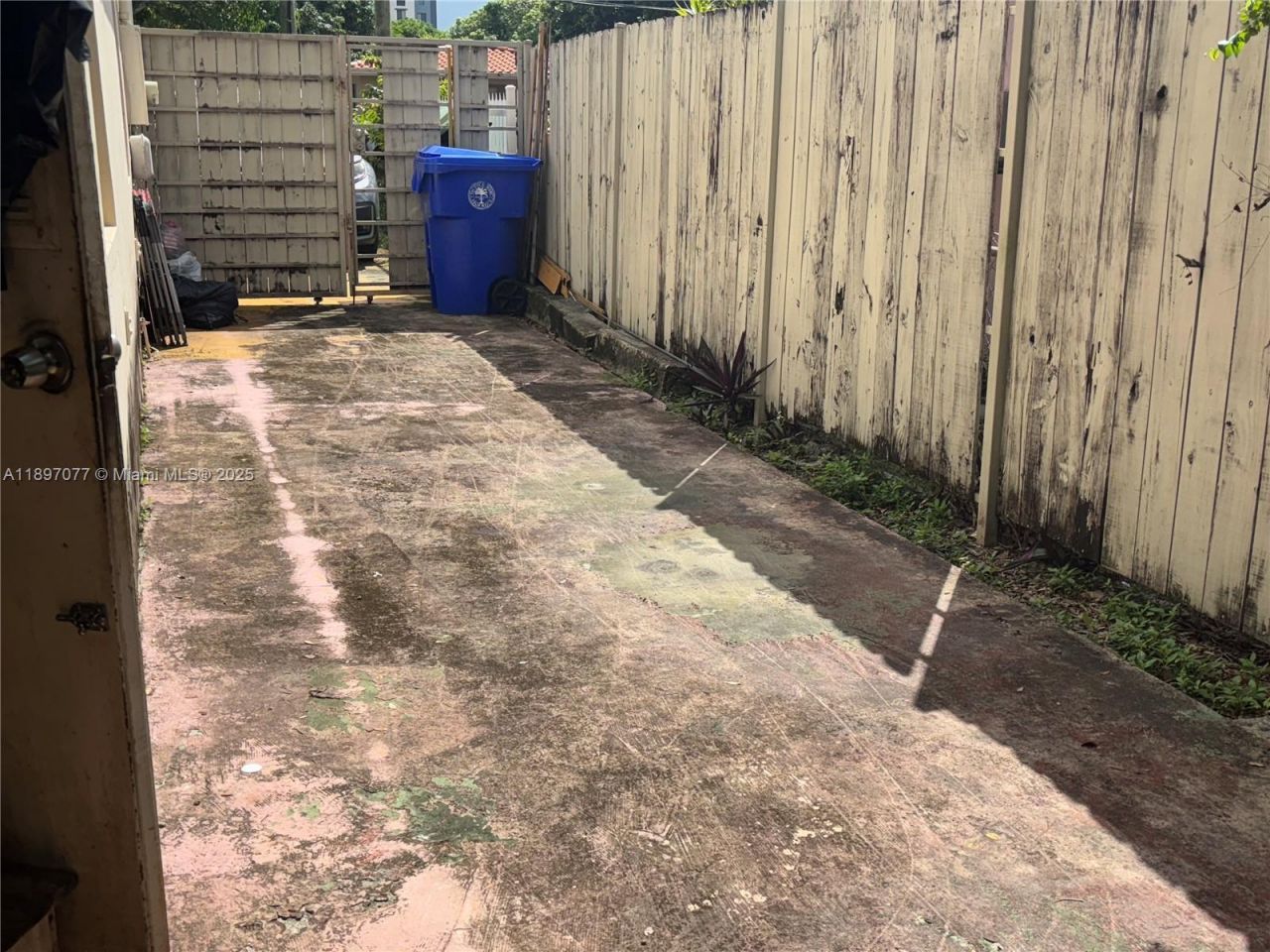 6261 SW 6th St, Miami, FL 33144 Photo