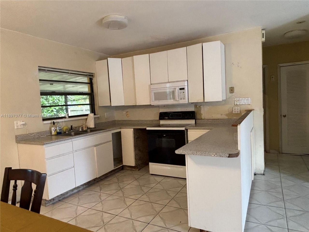 6261 SW 6th St, Miami, FL 33144 Photo