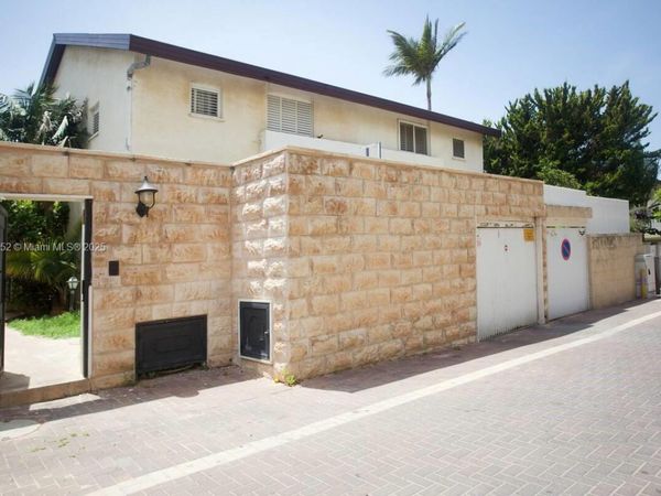 Hapiyyus 10, Fort Wayne, IL 46814