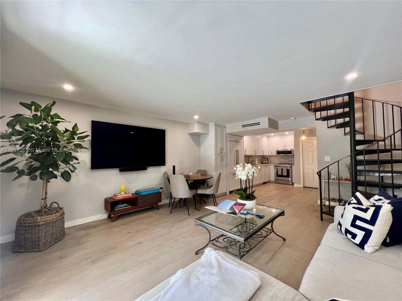 3220 W Trade Ave, Unit III2, Miami, FL 33133 Photo