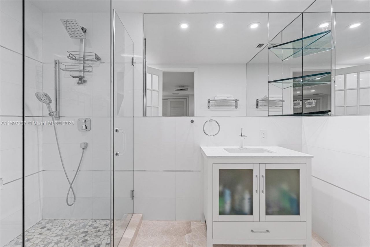 6124 Paradise Point Dr, Unit 6124, Palmetto Bay, FL 33157 Photo