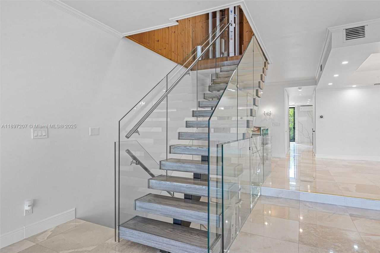 6124 Paradise Point Dr, Unit 6124, Palmetto Bay, FL 33157 Photo