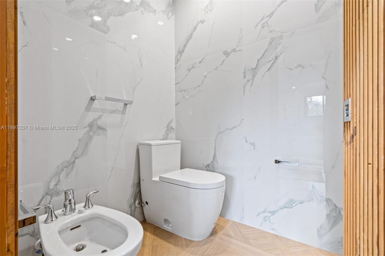 6124 Paradise Point Dr, Unit 6124, Palmetto Bay, FL 33157 Photo