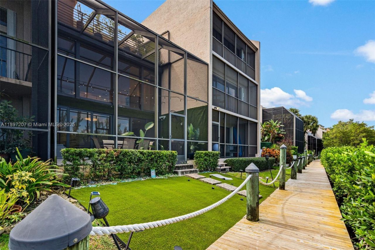 6124 Paradise Point Dr, Unit 6124, Palmetto Bay, FL 33157 Photo