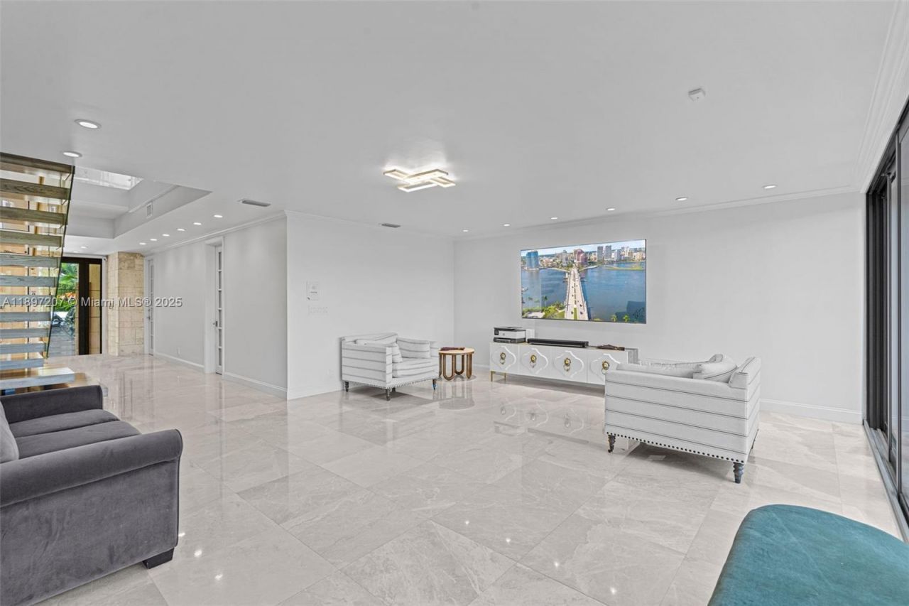 6124 Paradise Point Dr, Unit 6124, Palmetto Bay, FL 33157 Photo