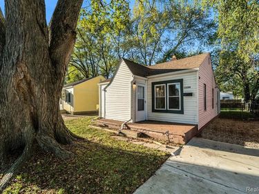 11299 Chalmers Avenue, Warren, MI 48089