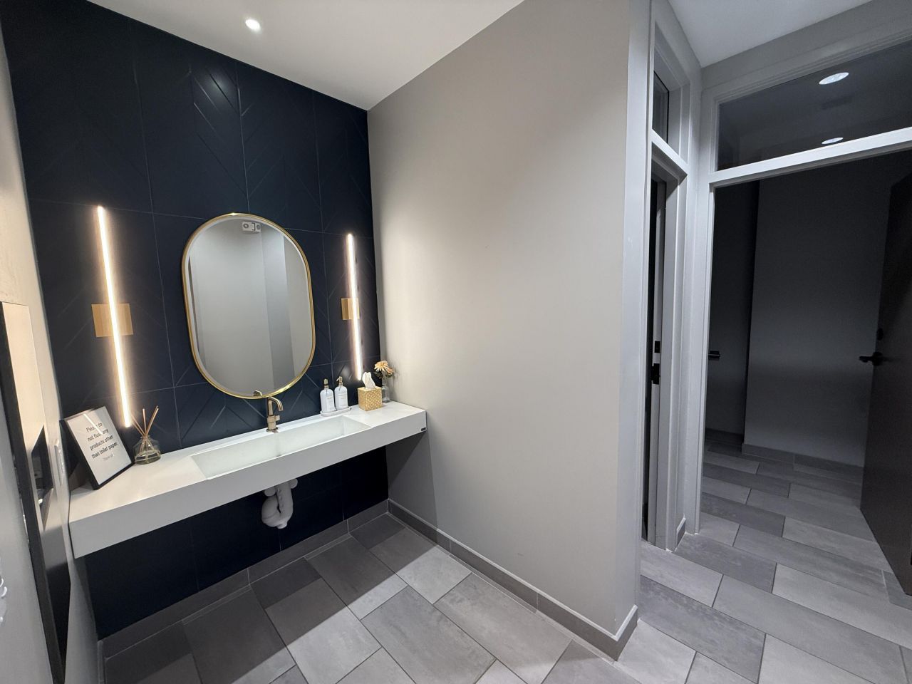 4289 Spruill Avenue Photo 4