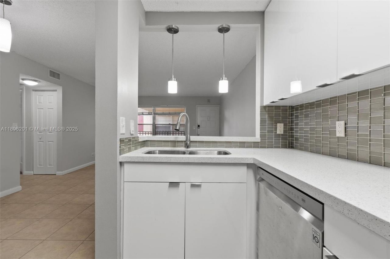 3586 N University Dr, Unit U-6, Coral Springs, FL 33065 Photo