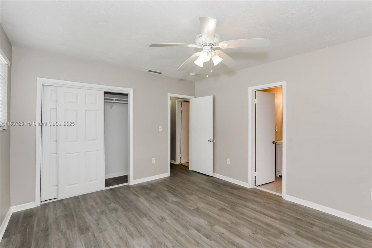 381 NE 164th St, Miami, FL 33162 Photo