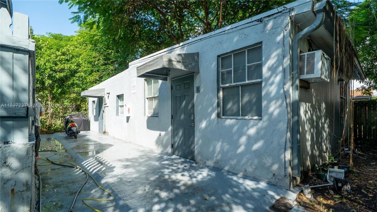 1177 NW 30th St, Miami, FL 33127 Photo
