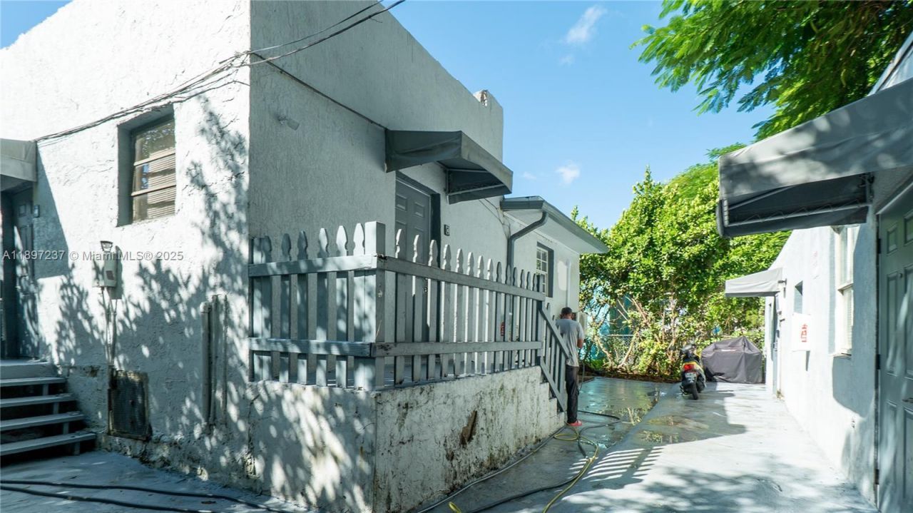 1177 NW 30th St, Miami, FL 33127 Photo