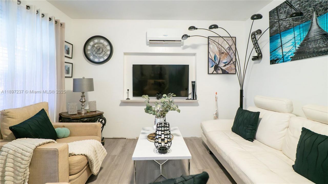 1177 NW 30th St, Miami, FL 33127 Photo